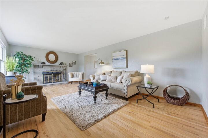 Property Photo:  5 Olympia Park Plz  PA 15132 