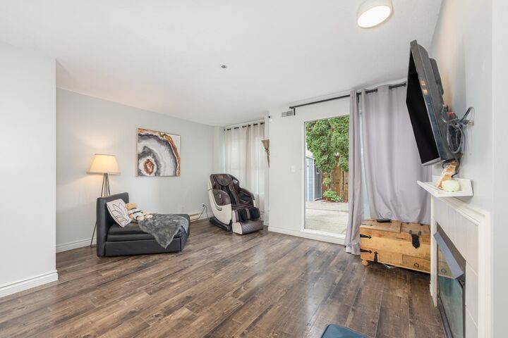 Property Photo: 3439 E 43rd Avenue D BC V5R 5X9