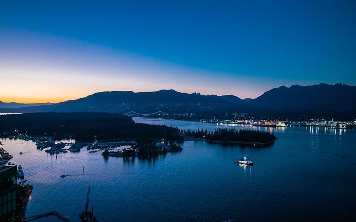 Property Photo: 1077 W Cordova Street Ph4201 BC V6C 2C6