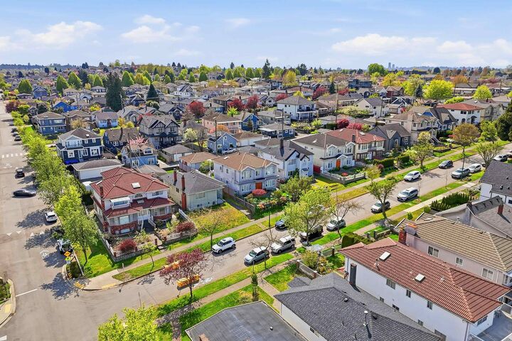 Property Photo: 3090 Kitchener Street BC V5K 3E7