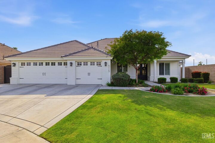 Property Photo: 6113 Dartmoor Wood Avenue CA 93314