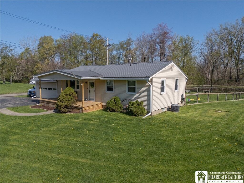 Property Photo:  10 Fourth Street  NY 14062 