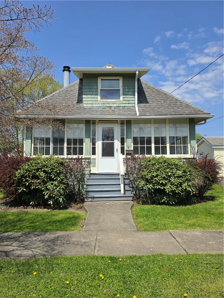 Property Photo:  622 Yale Street  NY 14904 