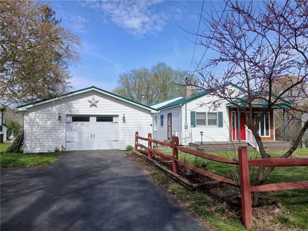 Property Photo:  3 Bower Pl  NY 14830 