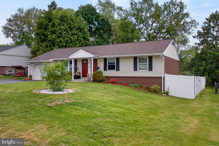 Property Photo:  825 Darby Lane  PA 17601 