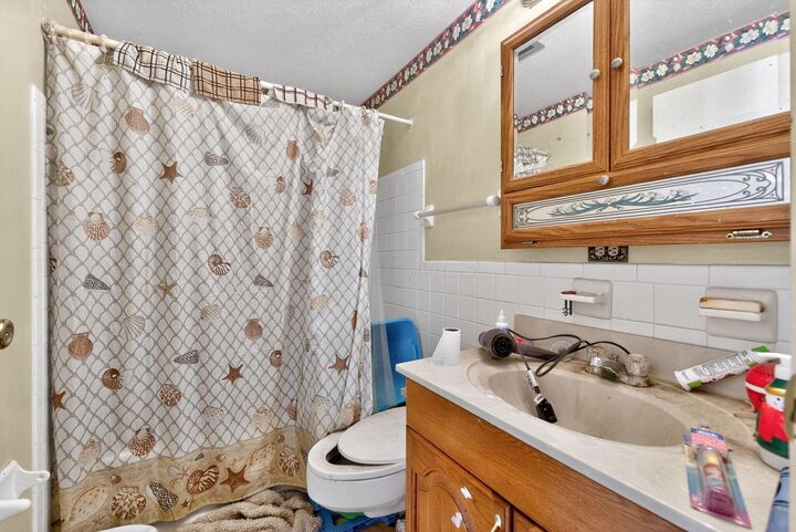 Property Photo:  3937 Lexmont S Road  OH 43228 