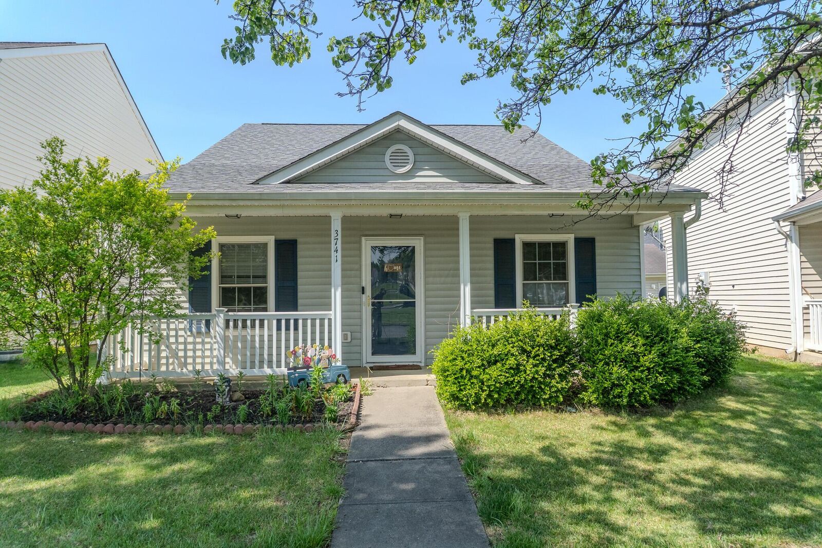 Property Photo: 3741 Bill Of Rights Square OH 43207