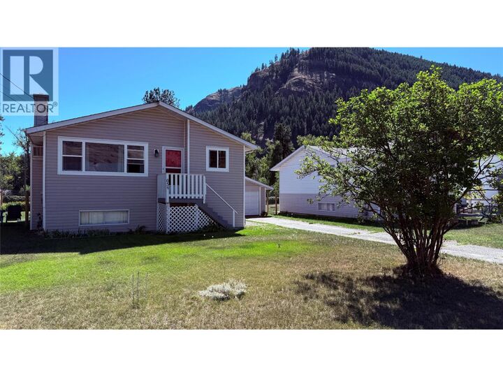Property Photo: 654 Sixth Avenue BC V0H 1M0