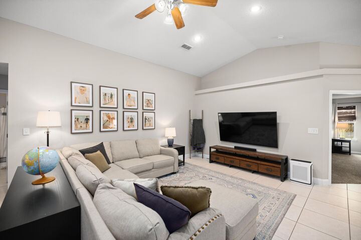 Property Photo:  202 Limestone Circle  FL 32539 