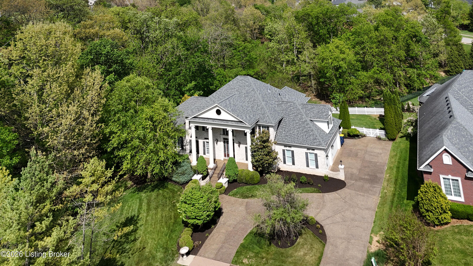 Property Photo:  18901 Ridgeleigh Ln  KY 40245 