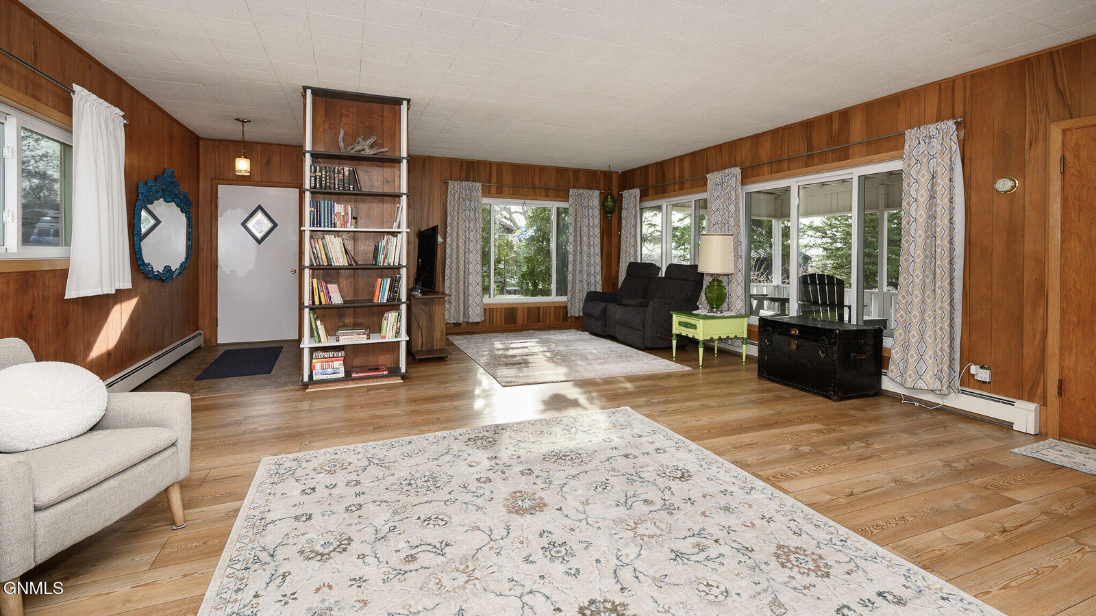 Property Photo:  611 3rd Avenue NW  ND 58554 