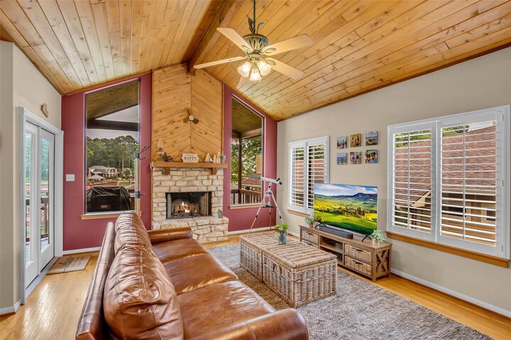 Property Photo:  33 Harbour Point Circle  TX 77331 