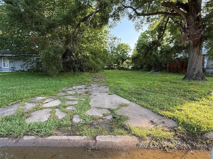 Property Photo: 5307 Willow Glen Drive TX 77033