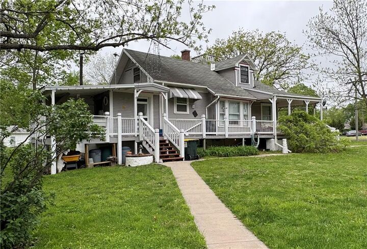Property Photo:  507 W Hale Street  KS 66083 