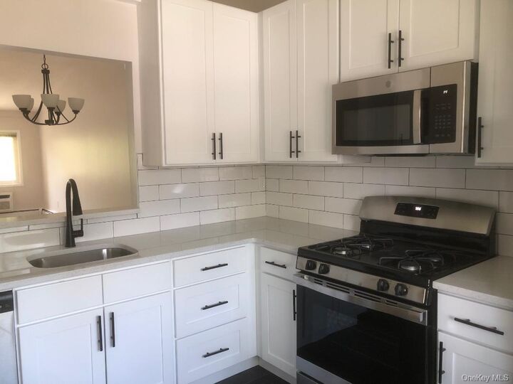 Property Photo:  85 N Middletown Road A7  NY 10954 