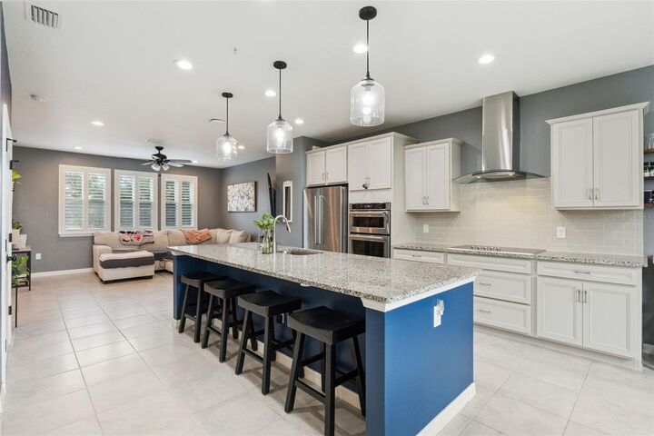 Property Photo: 476 Portico Court FL 32765