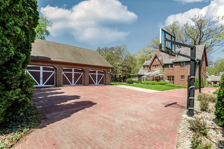 Property Photo:  403 E Wabash Avenue  IN 47933 