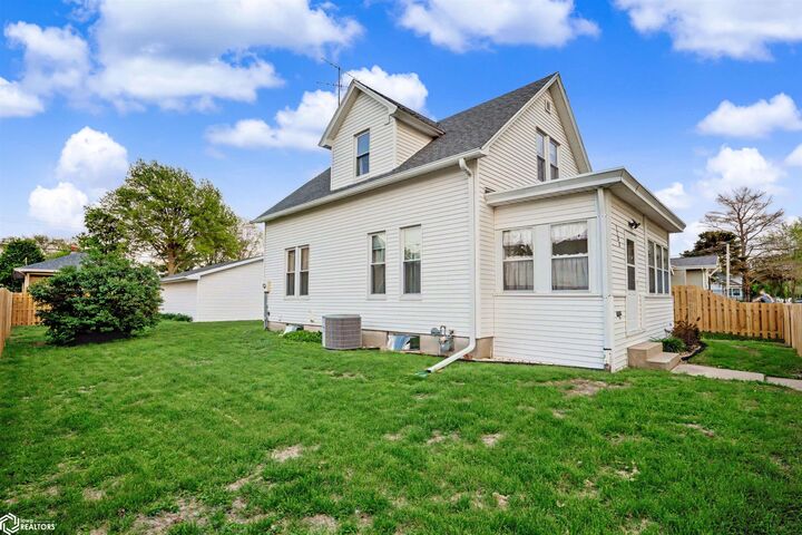 Property Photo:  1208 S 15th Street  IA 52601 