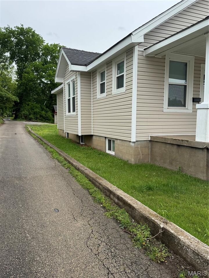Property Photo: 1114 Independence Street MO 63703