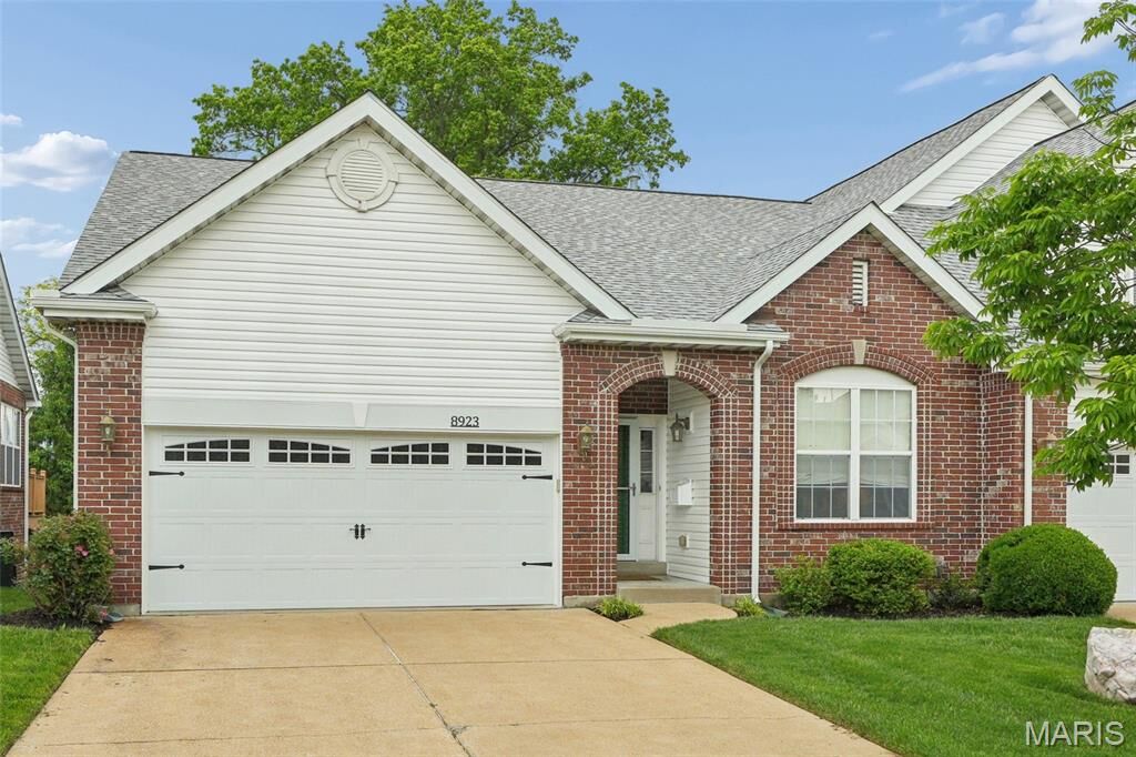 Property Photo:  8923 Hilltop Manor Drive  MO 63132 