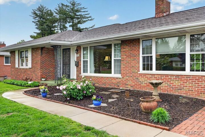 Property Photo:  350 W Saint Anthony Lane  MO 63031 