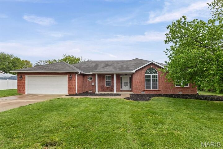 Property Photo:  204 Piney Woods Drive  IL 62226 