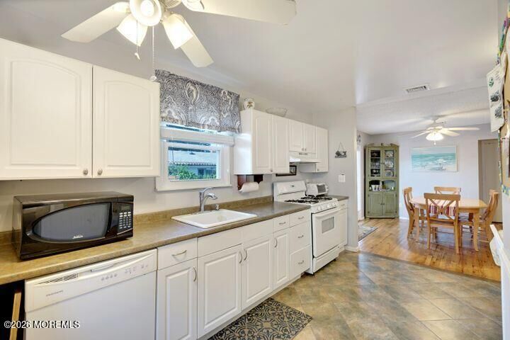 Property Photo:  81 Berry Place  NJ 07740 