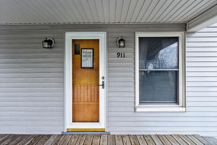 Property Photo:  911 E McDevitt Avenue  MI 49203 