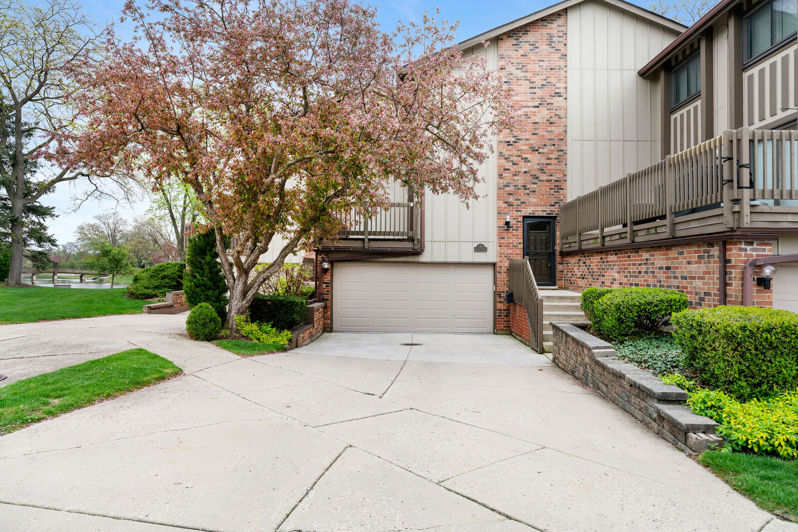 Property Photo:  15 Windward Circle  IL 60527 