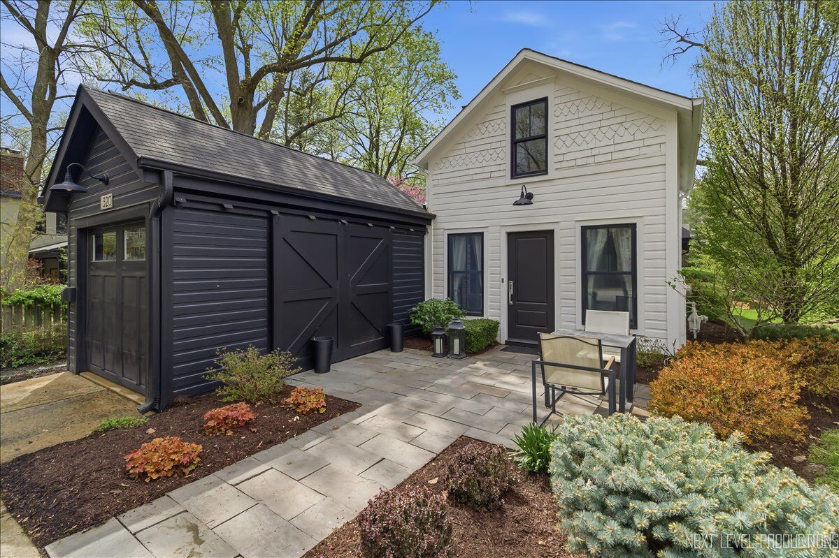 Property Photo: 320 S 6th Street IL 60134