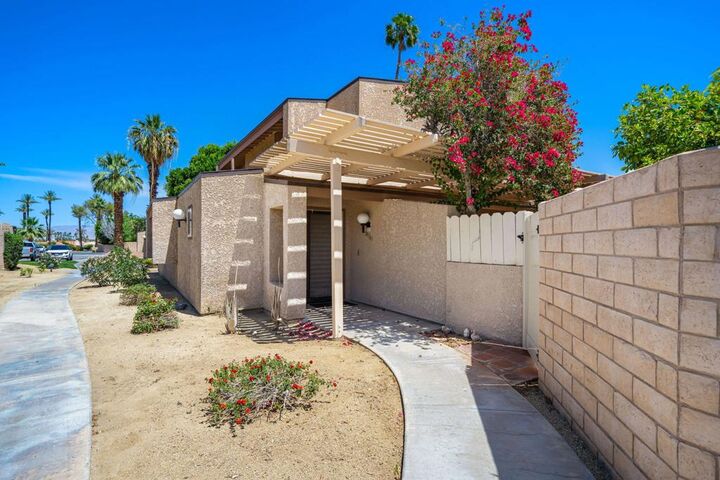 Property Photo: 74185 Catalina Way CA 92260