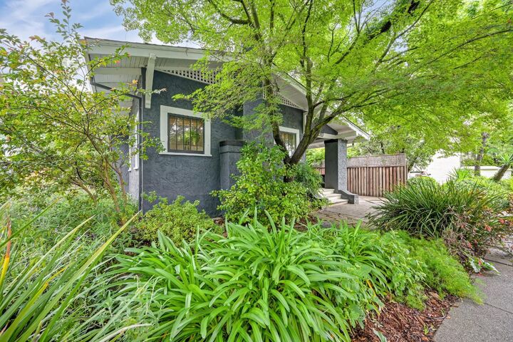 Property Photo:  2027 Sloat Way  CA 95818 