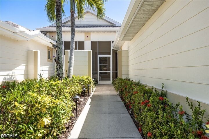 Property Photo:  4342 Avian Avenue  FL 33916 