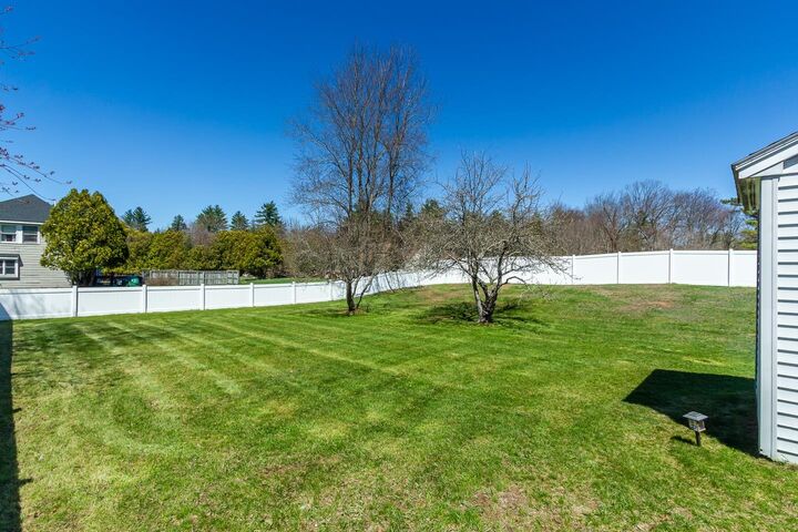 Property Photo:  27 Primrose Lane  NH 03303 