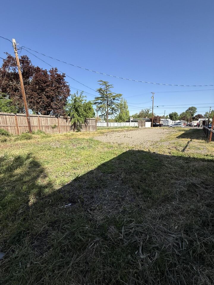 Property Photo:  1019 W Main Street  OR 97501 