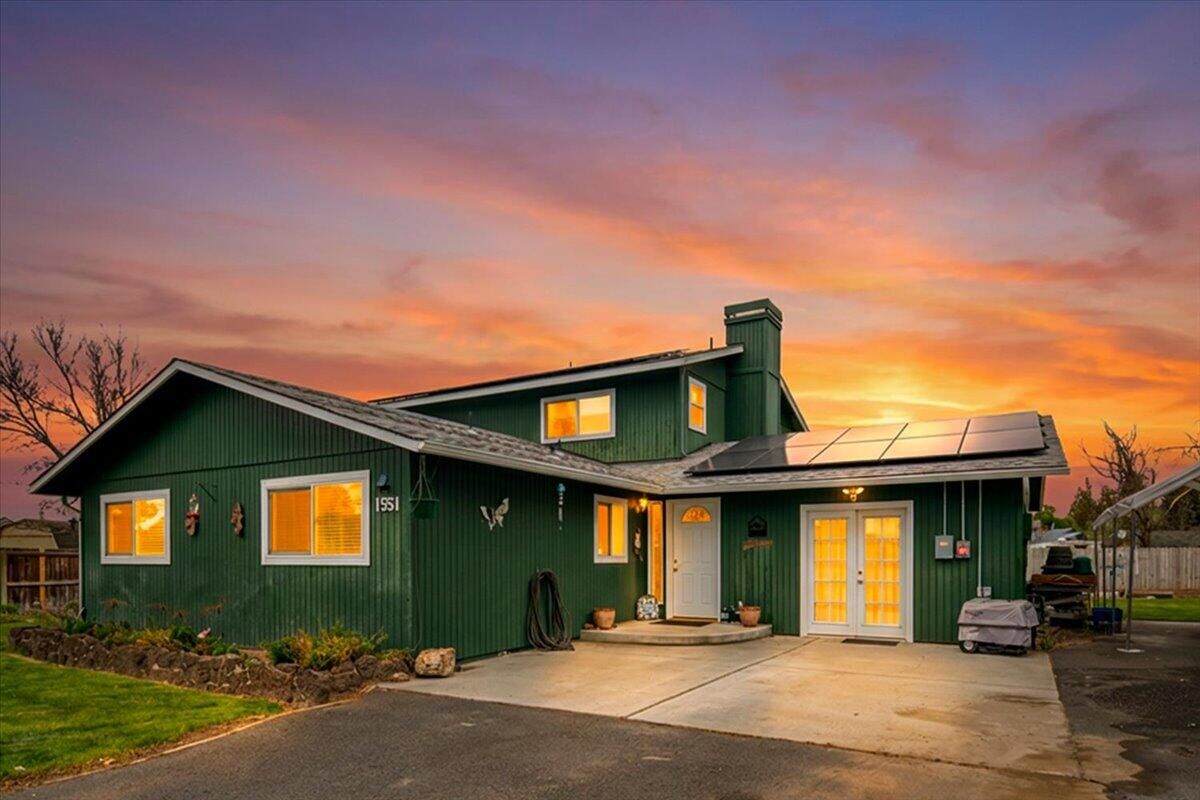 Property Photo:  1551 SW Parkway Drive  OR 97756 