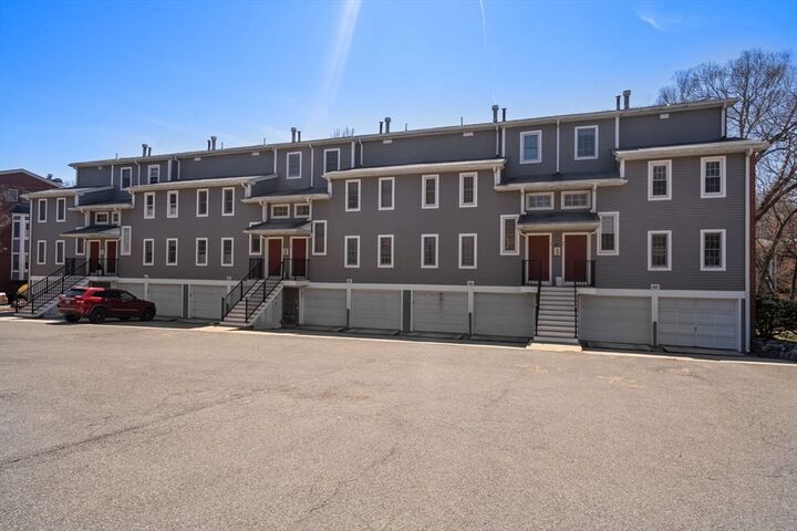 Property Photo:  20 N Stone Mill Dr 1026  MA 02026 