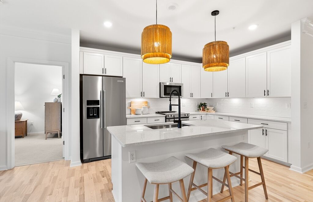 Property Photo:  5 Peters Farm Way 7112  MA 01581 