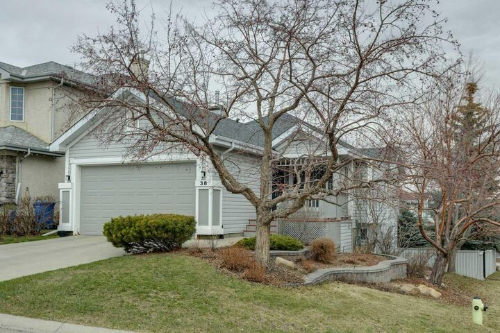 Photo de la propriété:  38 Citadel Peak Circle NW  AB T3G 4E8 