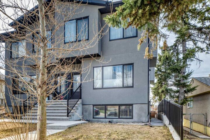 Property Photo:  2539 10 Avenue SE  AB T2A 0C2 