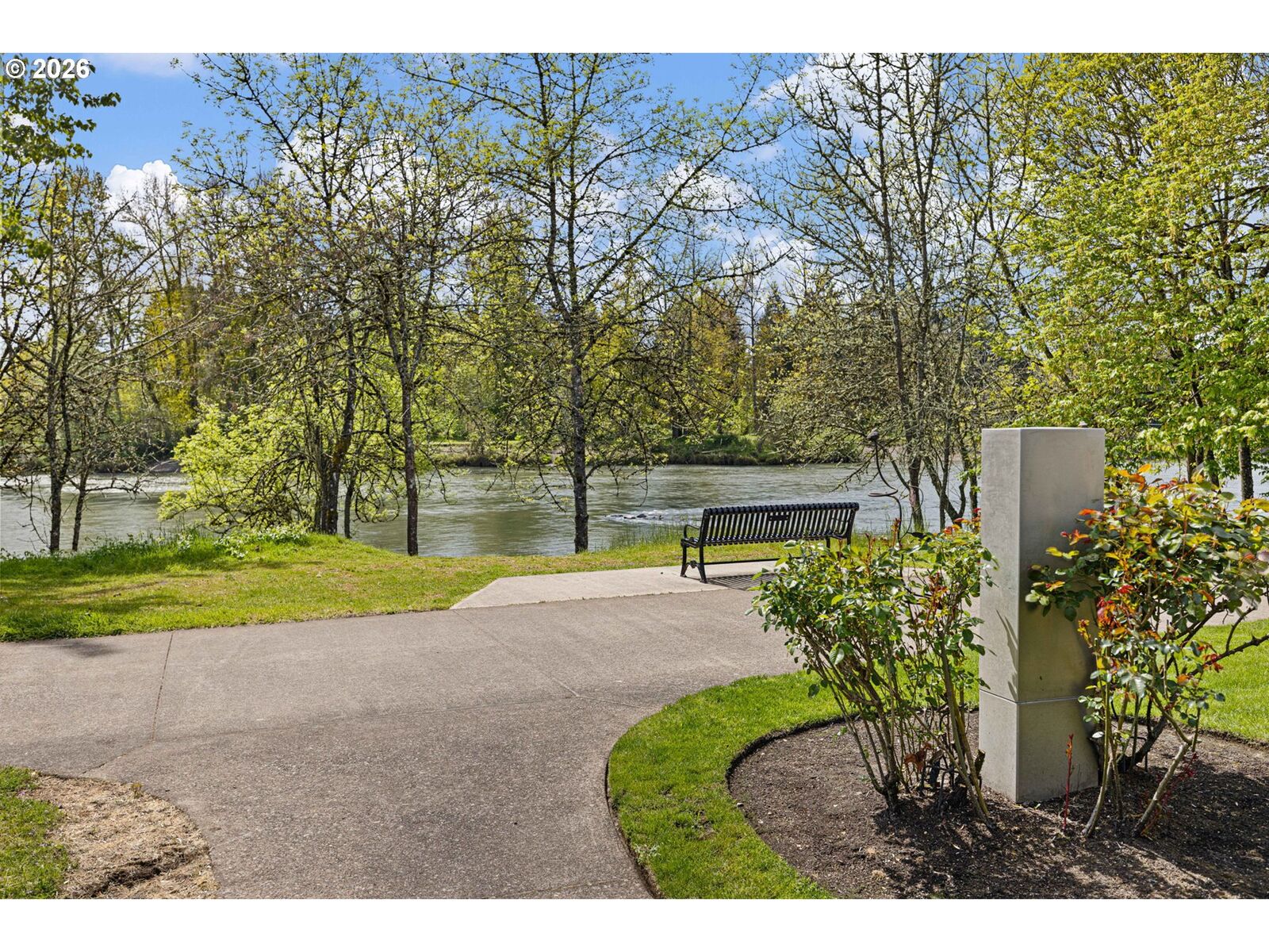 Property Photo:  1840 Riverwood Dr  OR 97401 