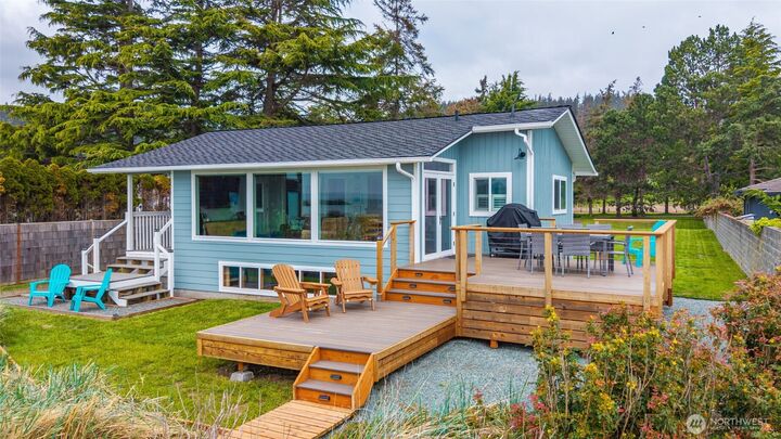 Property Photo:  1818 E Lola Beach Lane  WA 98277 