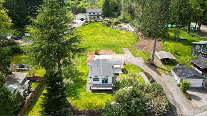 Property Photo:  477 W  Lake Samish Drive  WA 98229 