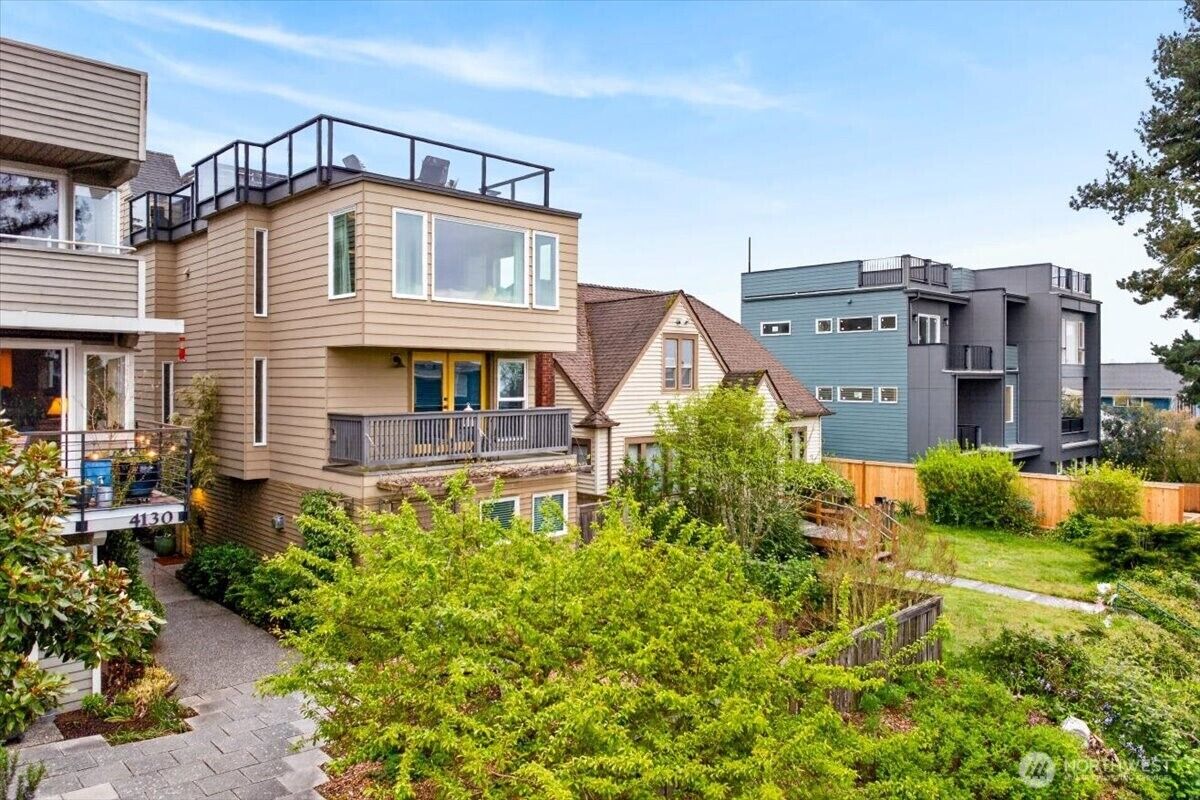 Property Photo:  4132  44th Avenue SW  WA 98116 