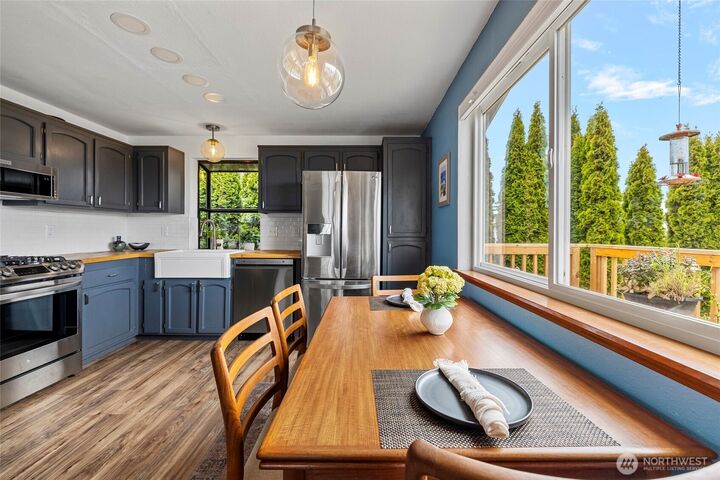 Property Photo:  407 NE 4th Street  WA 98239 