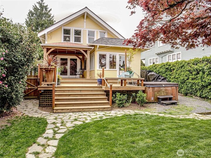 Property Photo:  4026  Burke Avenue N  WA 98103 