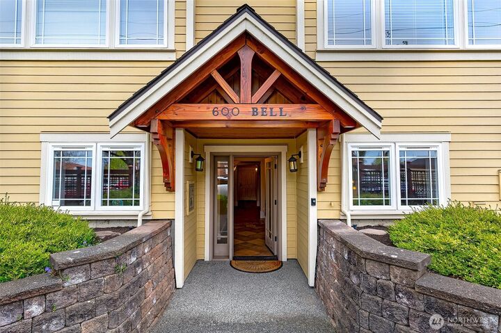 Property Photo:  600  Bell Street 301  WA 98020 