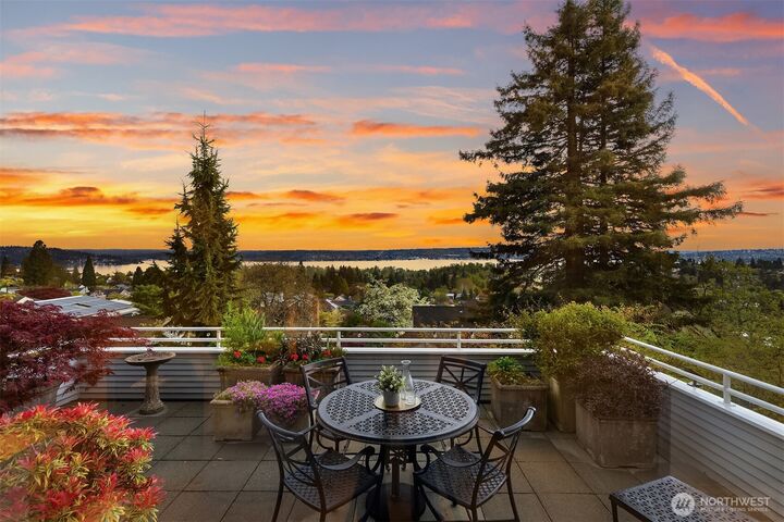 Property Photo:  6542  50th Avenue NE  WA 98115 