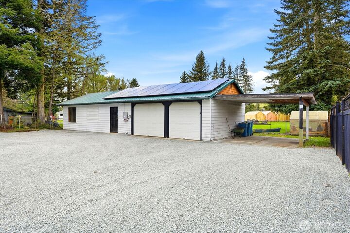 Property Photo:  915  Dyer Road  WA 98294 