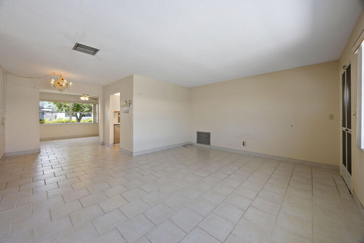 Property Photo:  904 SW 5th Court  FL 33426 